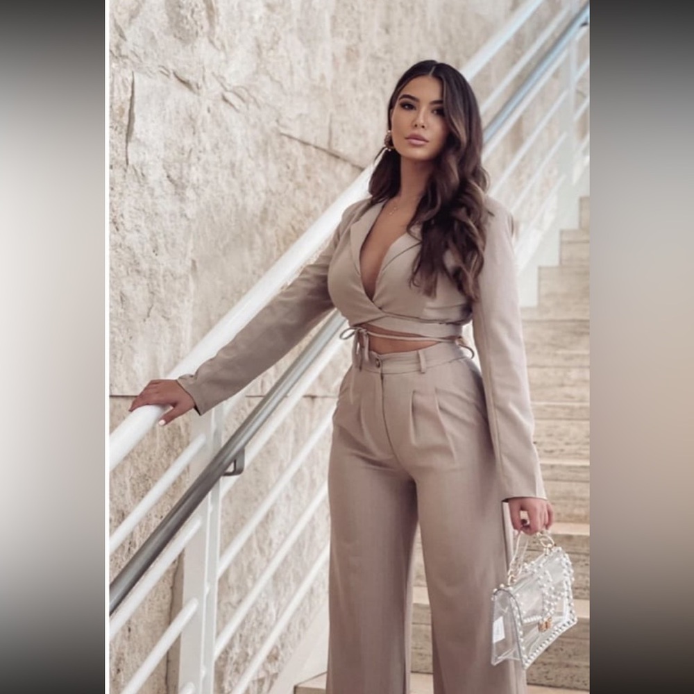 Cropped blazer suit set